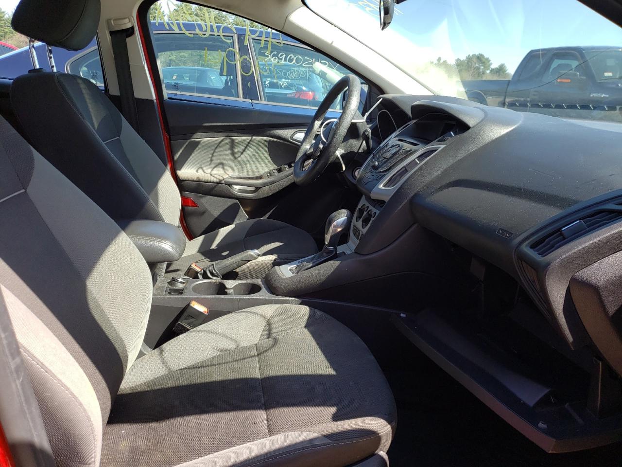 Photo 5 from auction – 2014 FORD FOCUS SE with VIN 1FADP3K22EL335916