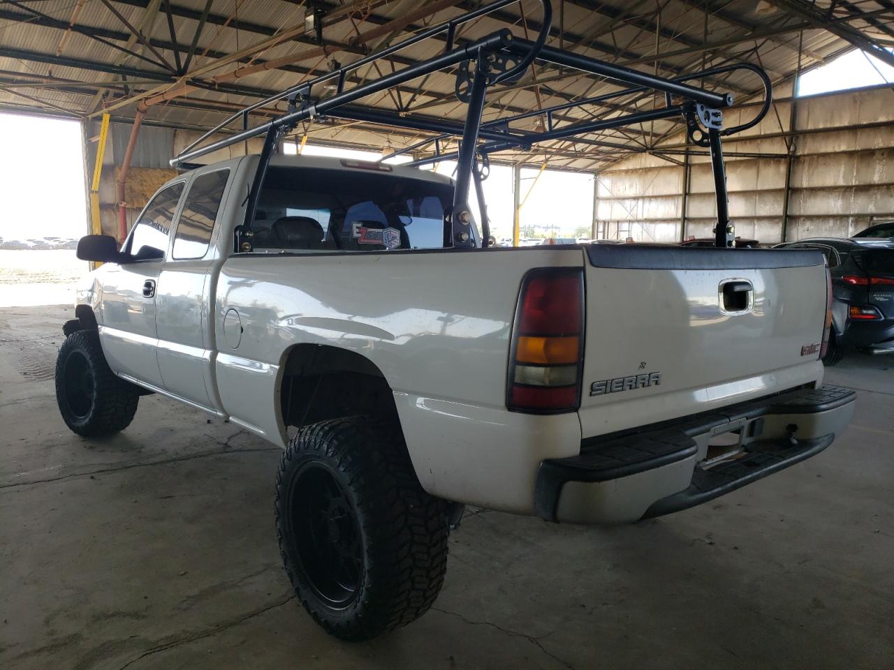 Photo 3 from auction – 2004 GMC NEW SIERRA with VIN 2GTEC19V341306640