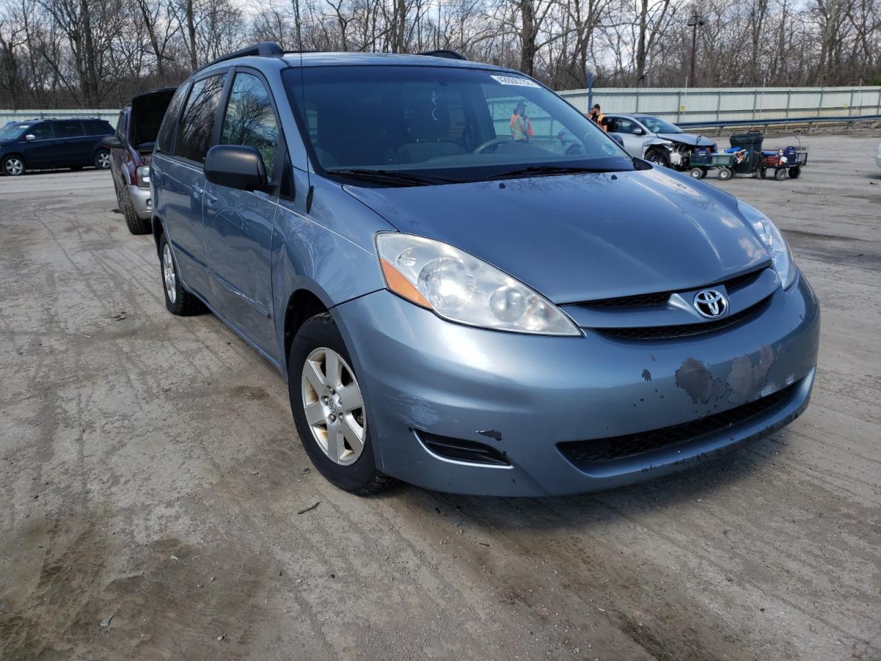 TOYOTA SIENNA 2010 with VIN 5TDKK4CC4AS291729 - Photo from auction