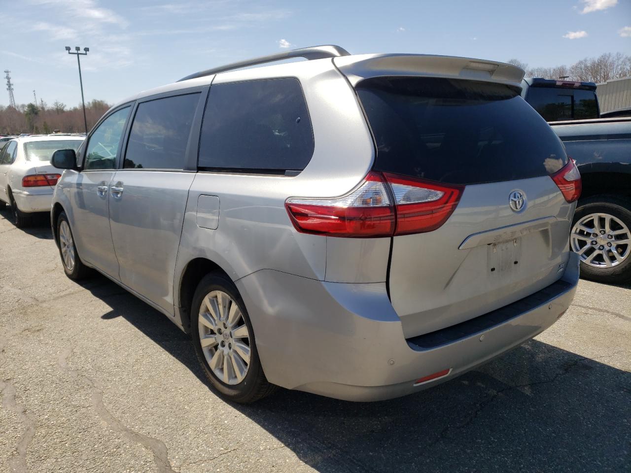 Photo 3 from auction – 2016 TOYOTA SIENNA XLE with VIN 5TDDK3DC5GS131871