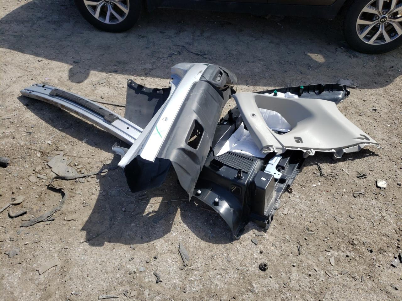 Photo 9 from auction – 2015 NISSAN ROGUE S with VIN KNMAT2MV2FP571292