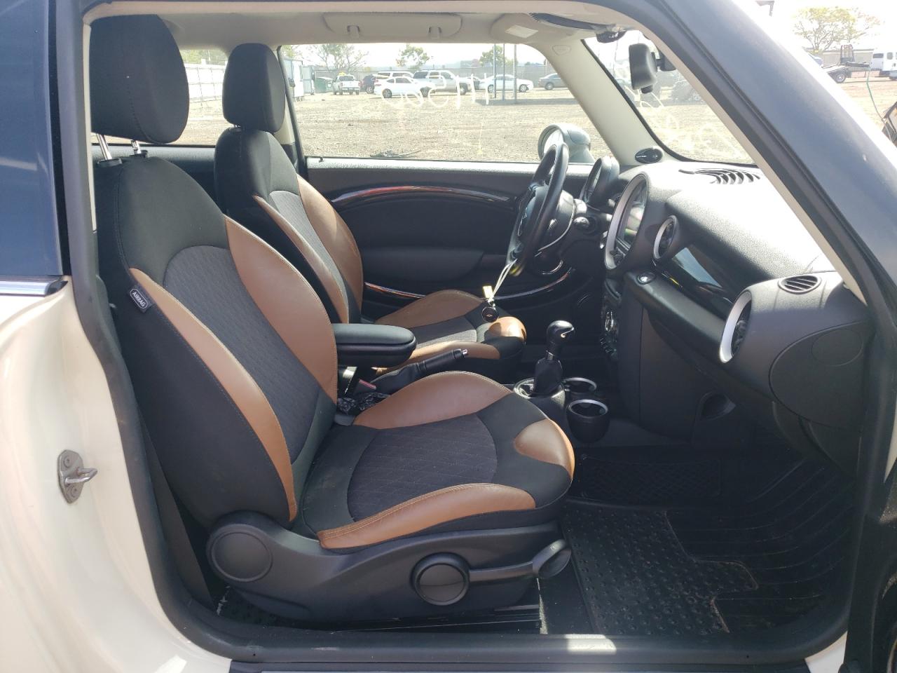 Photo 5 from auction – 2011 MINI COOPER with VIN WMWSU3C57BT093121