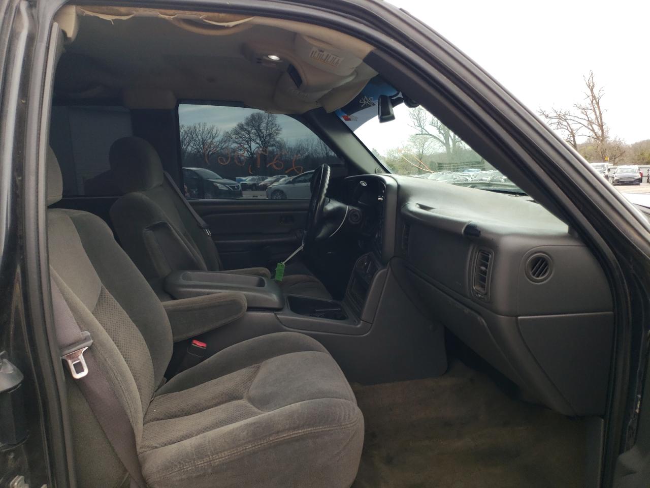 Photo 5 from auction – 2004 CHEVROLET SILVERADO with VIN 2GCEK19T541233580