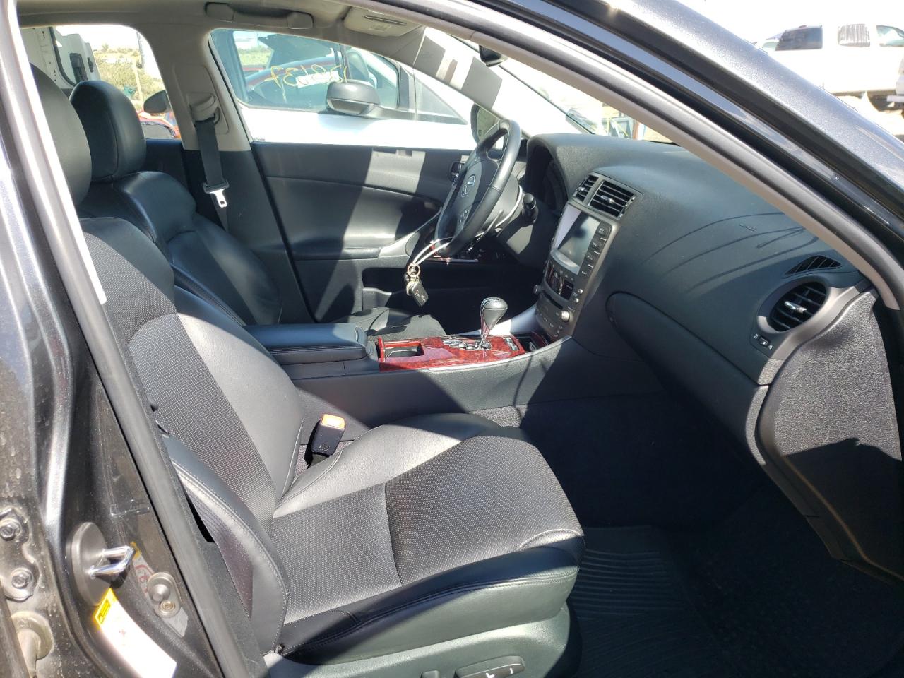 Photo 5 from auction – 2006 LEXUS IS 250 with VIN JTHCK262362005040