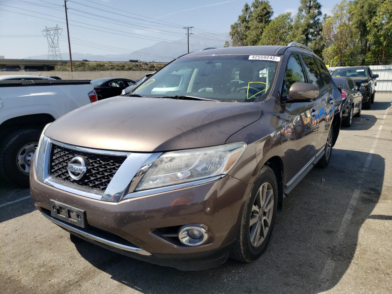 Photo 2 from auction – 2015 NISSAN PATHFINDER with VIN 5N1AR2MN7FC686116