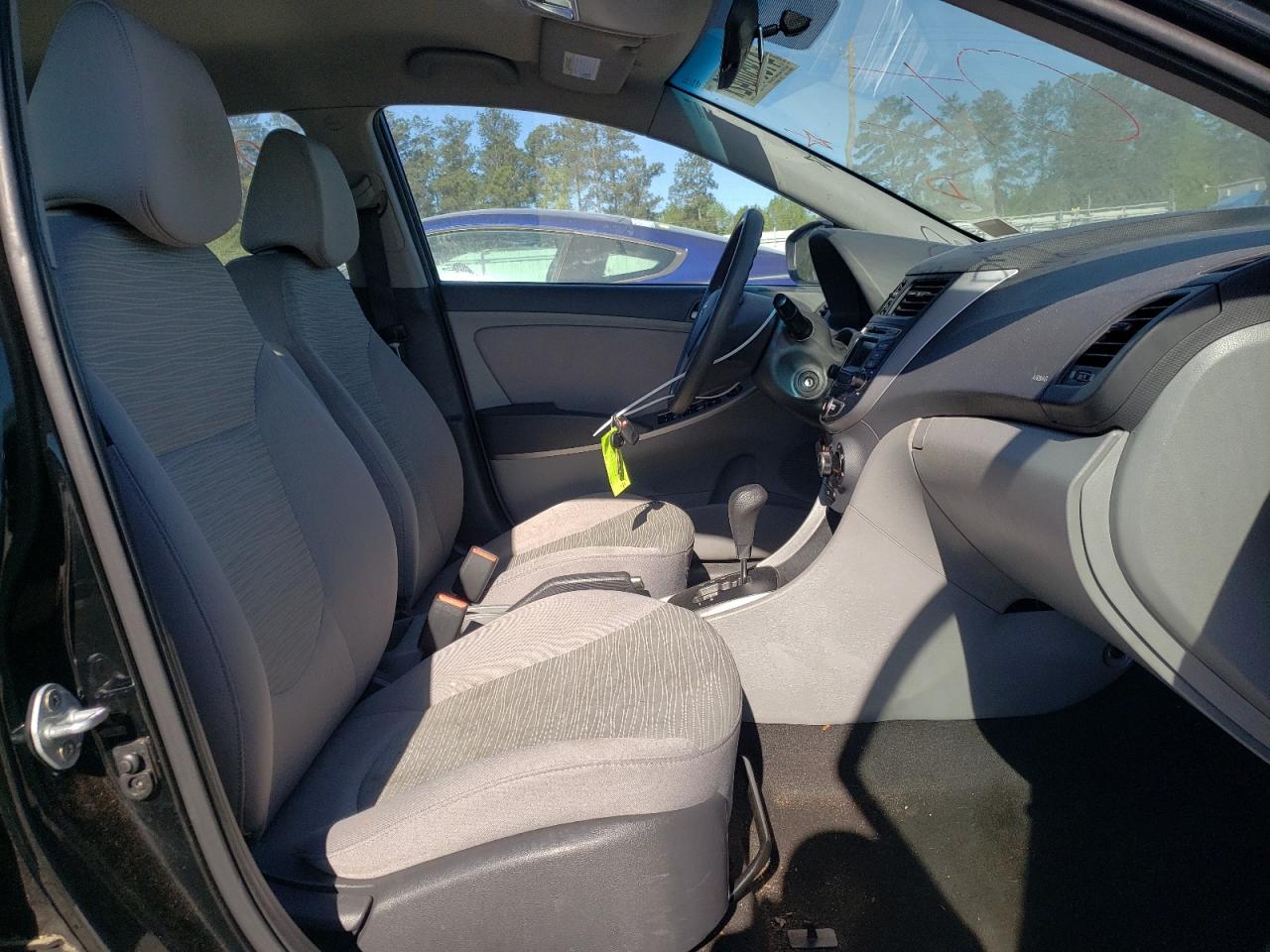 Photo 5 from auction – 2017 HYUNDAI ACCENT SE with VIN KMHCT4AE3HU238317