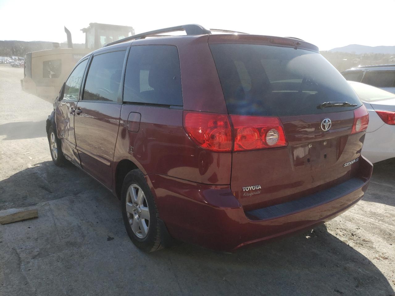 Photo 3 from auction – 2010 TOYOTA SIENNA CE with VIN 5TDKK4CC6AS312872