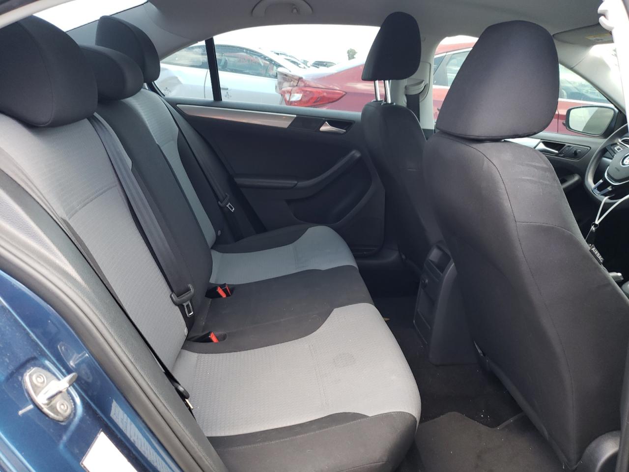 Photo 6 from auction – 2017 VOLKSWAGEN JETTA S with VIN 3VW2B7AJ4HM307793