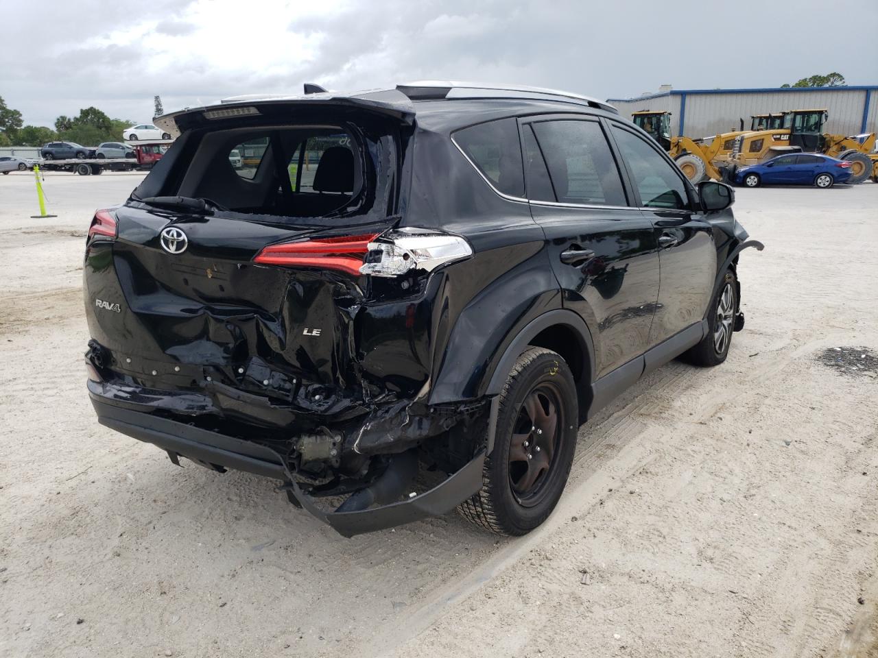 Photo 4 from auction – 2018 TOYOTA RAV4 LE with VIN 2T3ZFREV8JW467632