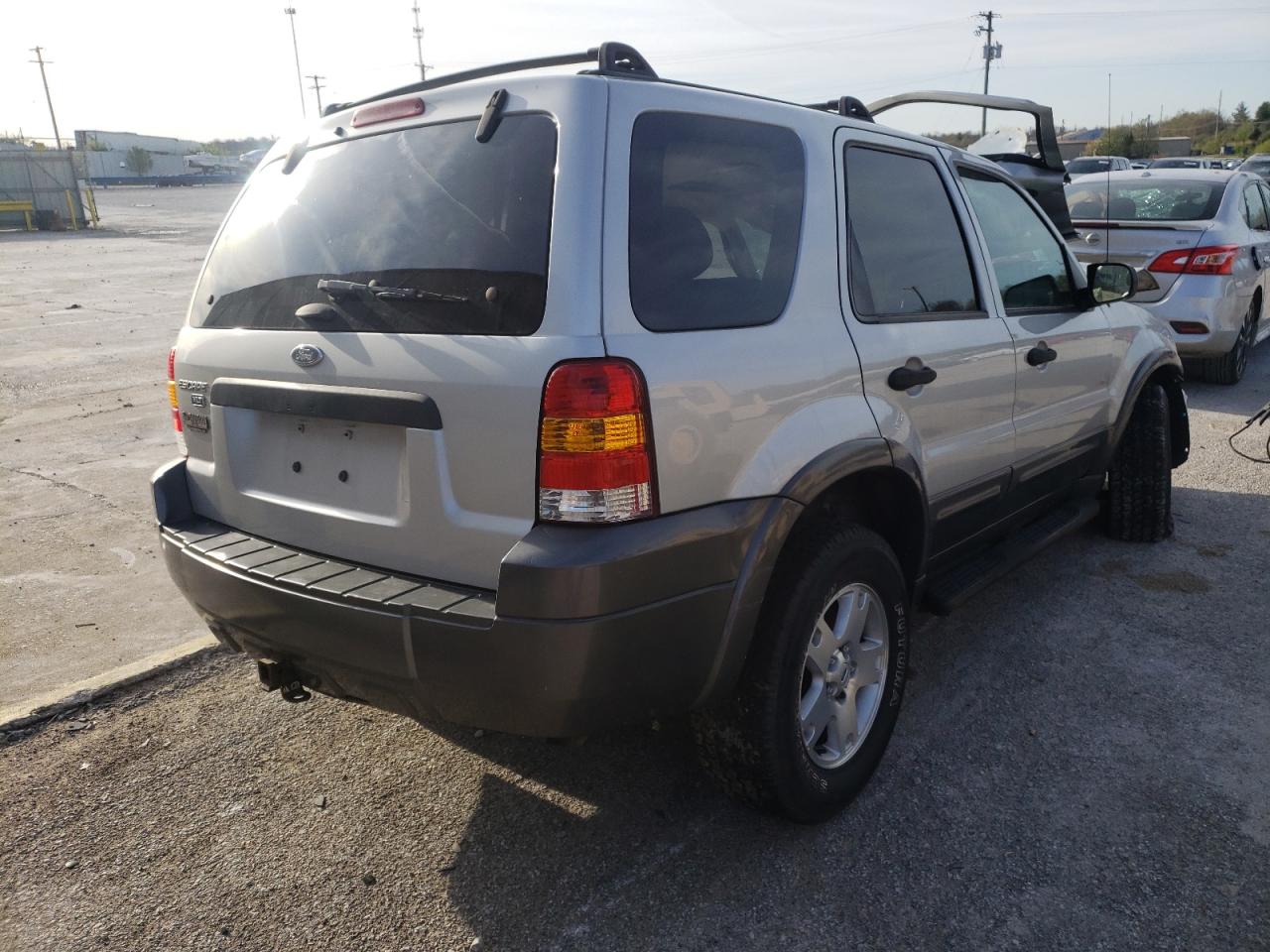 Photo 4 from auction – 2005 FORD ESCAPE XLT with VIN 1FMCU93115KA66753