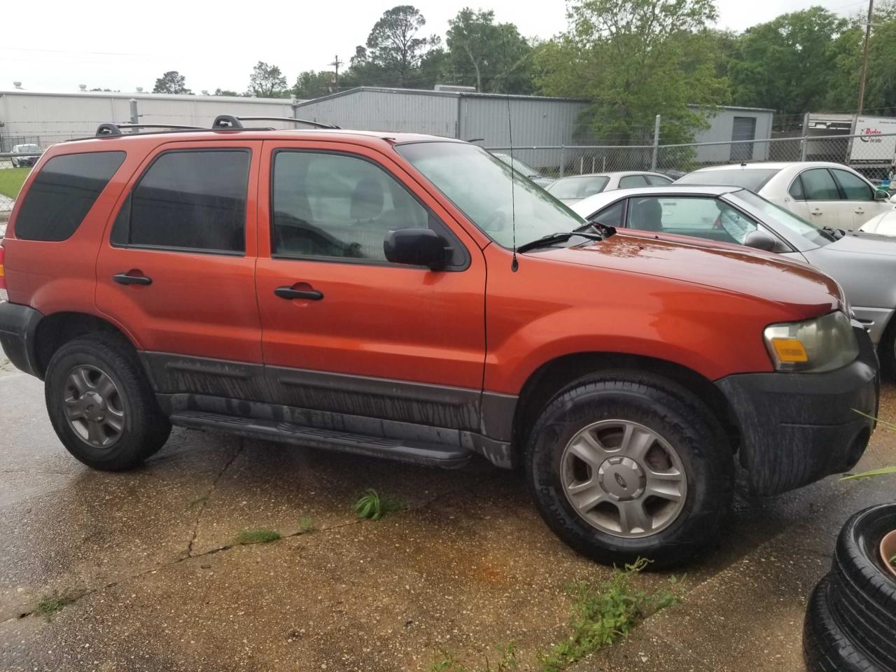 FORD ESCAPE XLS 2005 with VIN 1FMYU02ZX5KC05075 - Photo from auction