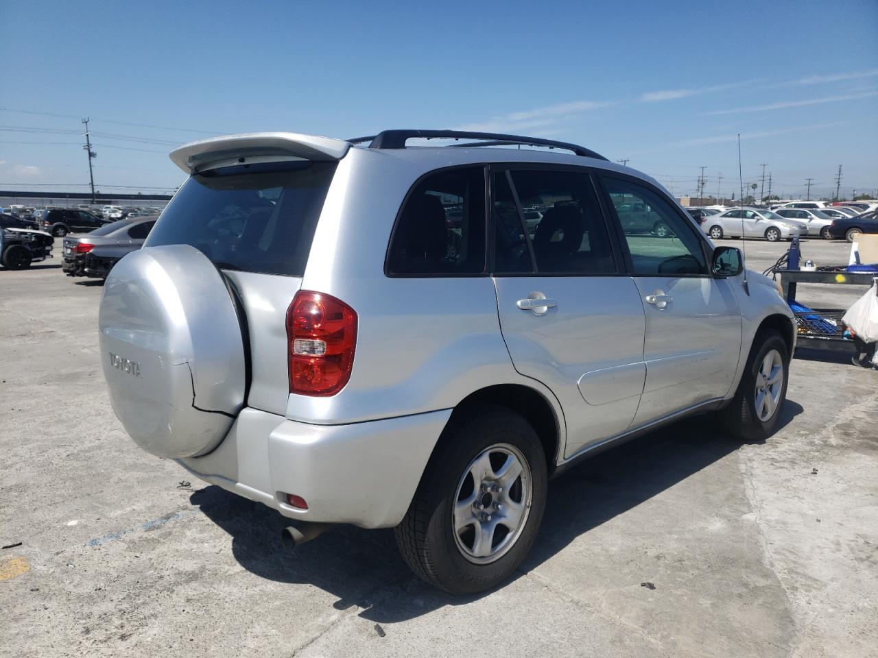Photo 4 from auction – 2005 TOYOTA RAV4 with VIN JTEGD20V850078250