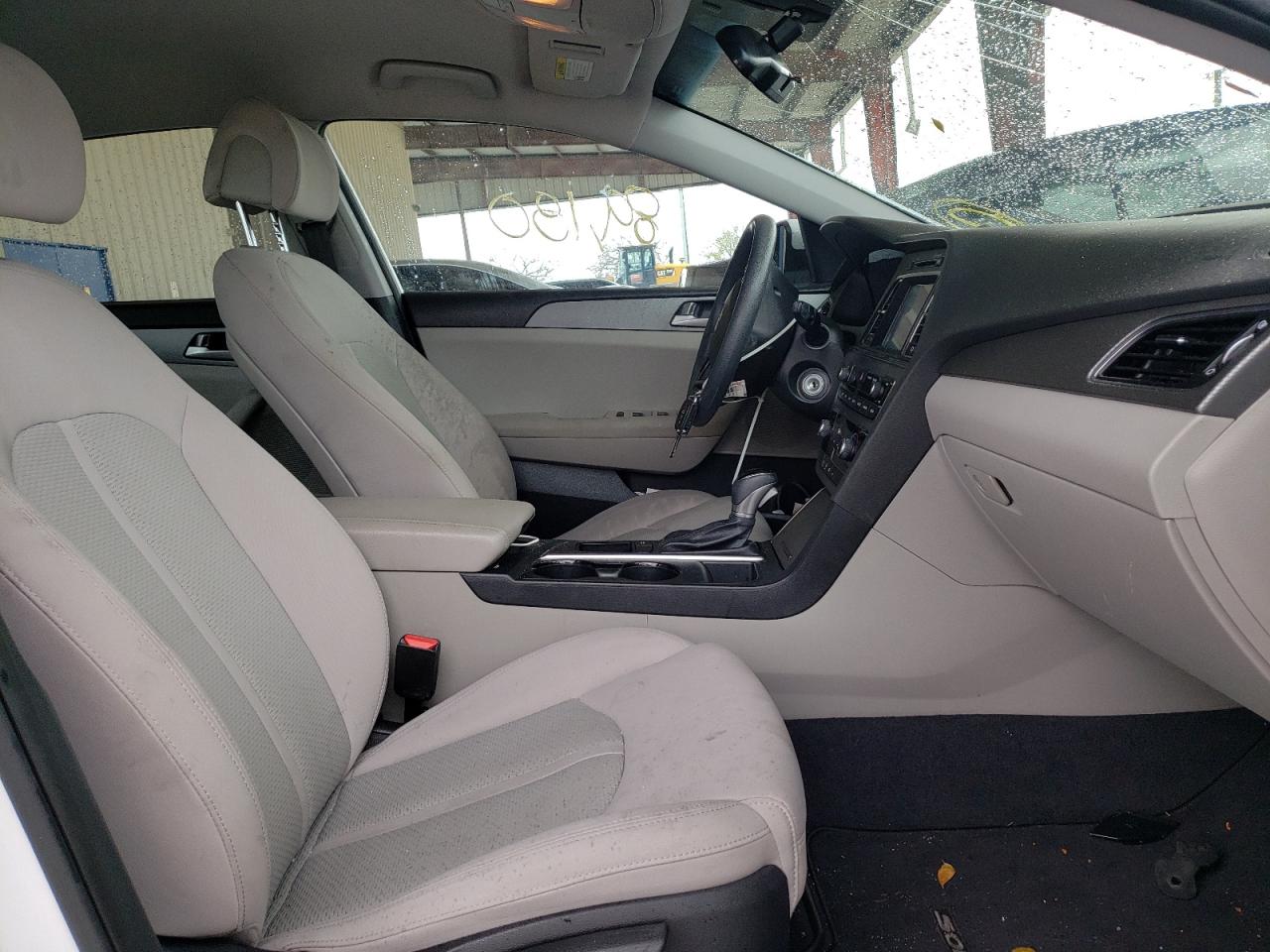 Photo 5 from auction – 2017 HYUNDAI SONATA SE with VIN 5NPE24AF6HH459610