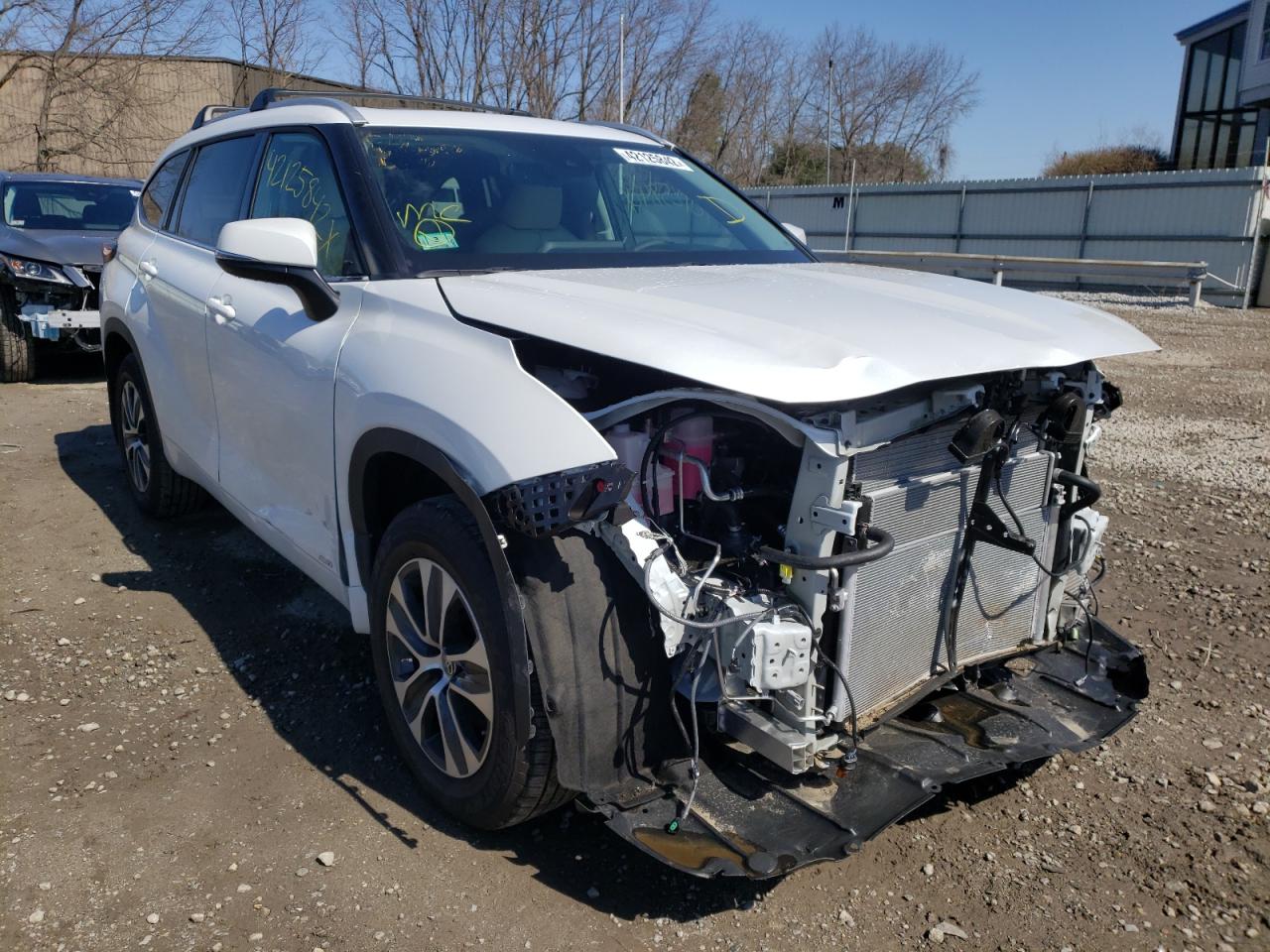 TOYOTA HIGHLANDER 2022 with VIN 5TDGBRCH6NS551066 - Photo from auction