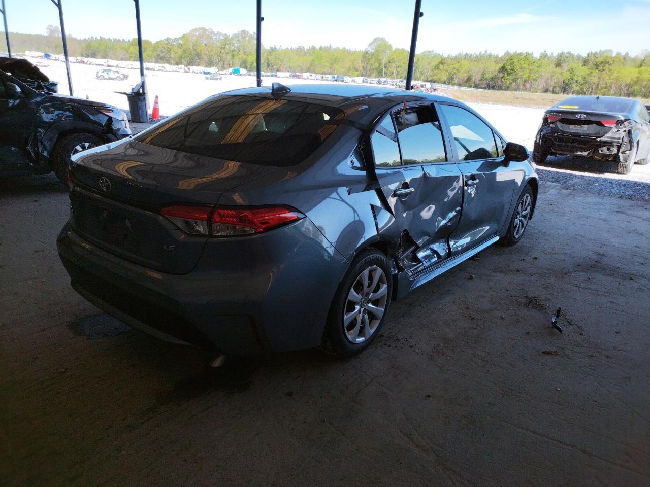 Photo 4 from auction – 2022 TOYOTA COROLLA LE with VIN JTDEPMAE1N3005118