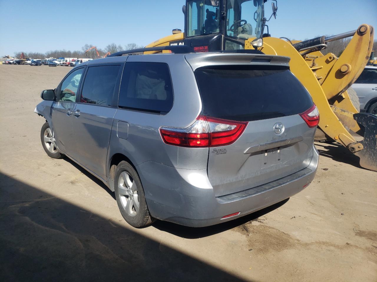 Photo 3 from auction – 2017 TOYOTA SIENNA LE with VIN 5TDKZ3DC4HS806744
