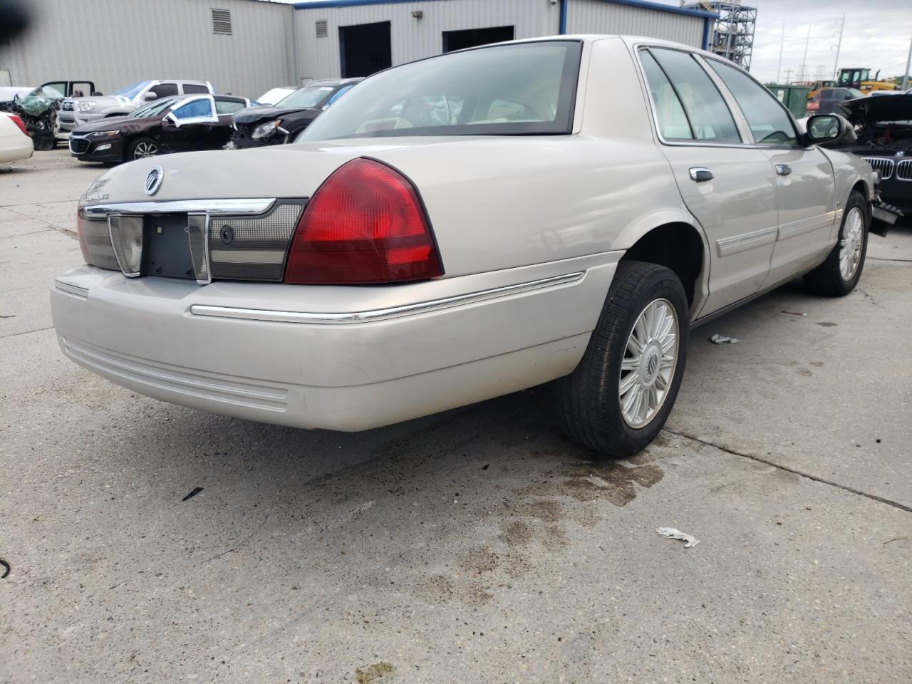 Photo 4 from auction – 2010 MERCURY GRAND MARQ with VIN 2MEBM7FV7AX634836