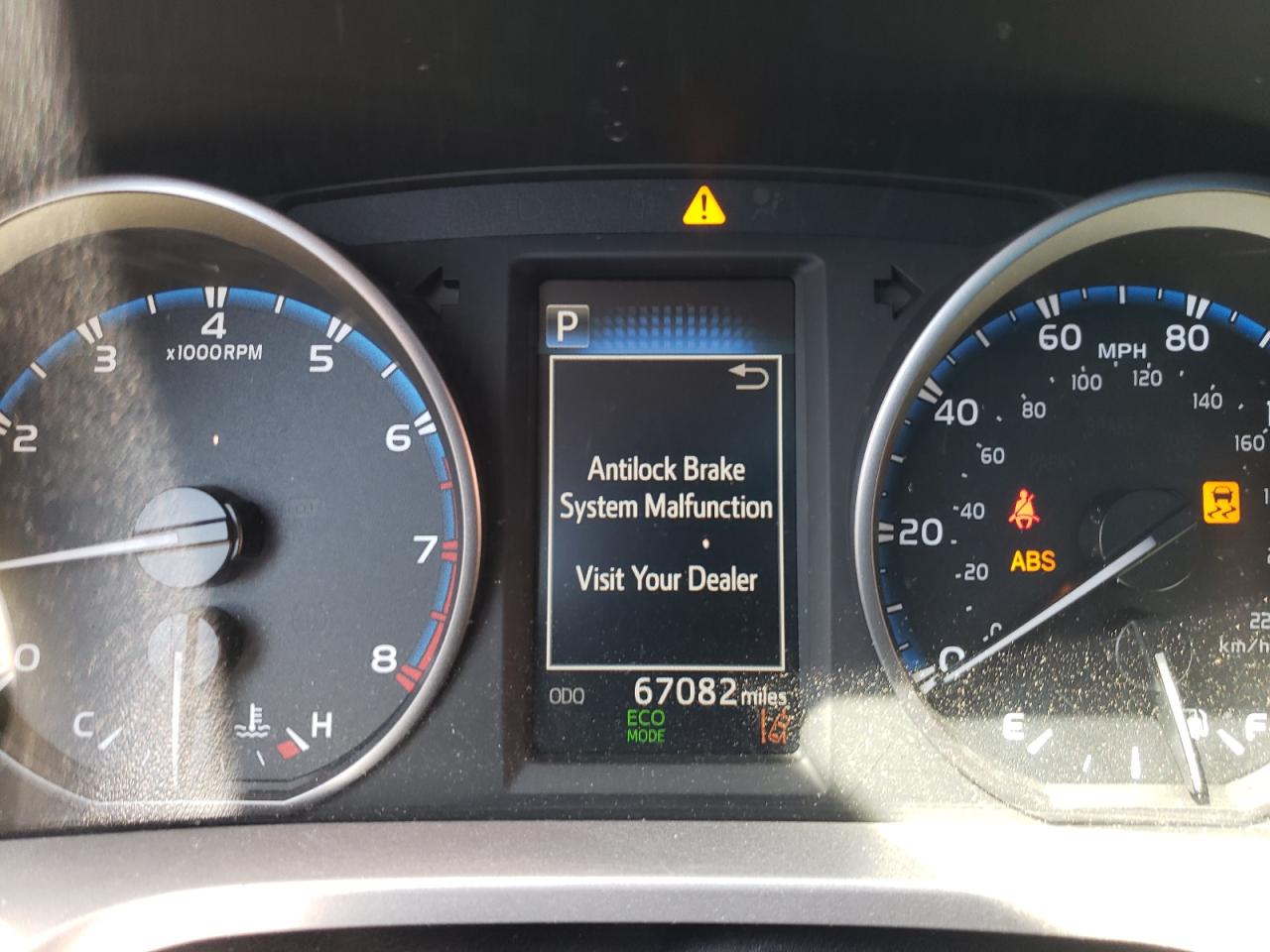 Photo 8 from auction – 2017 TOYOTA RAV4 LE with VIN JTMZFREV0HJ709290