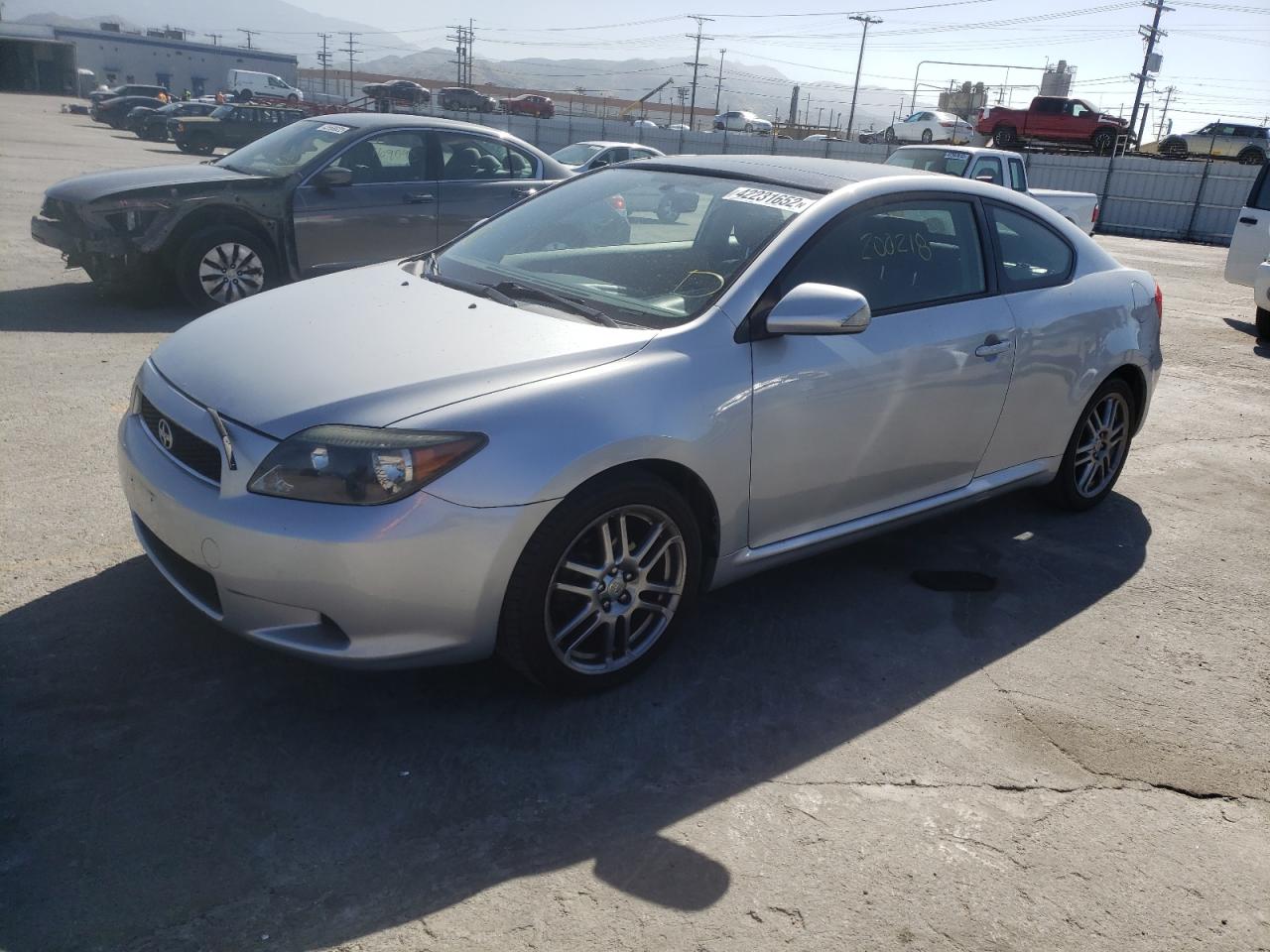 Photo 2 from auction – 2005 TOYOTA SCION TC with VIN JTKDE177450007027