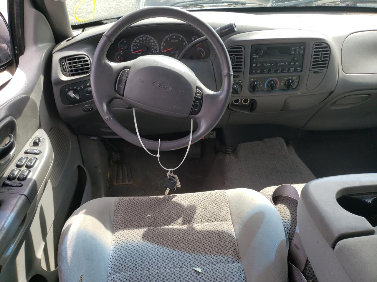 Photo 9 from auction – 2002 FORD F150 SUPER with VIN 1FTRW08L22KB34004