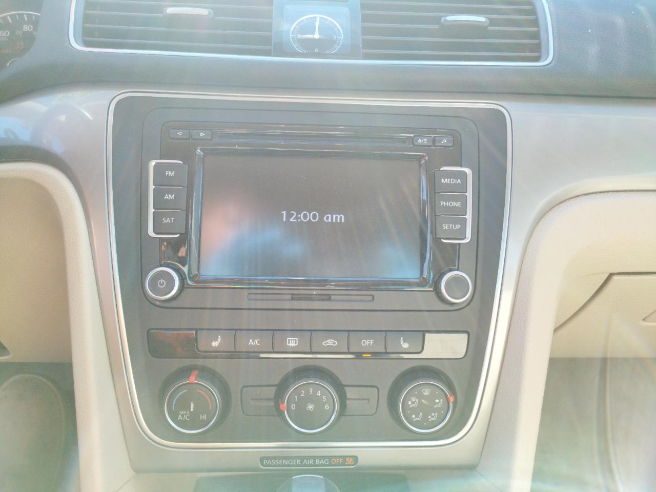 Photo 9 from auction – 2015 VOLKSWAGEN PASSAT S with VIN 1VWAT7A30FC103470