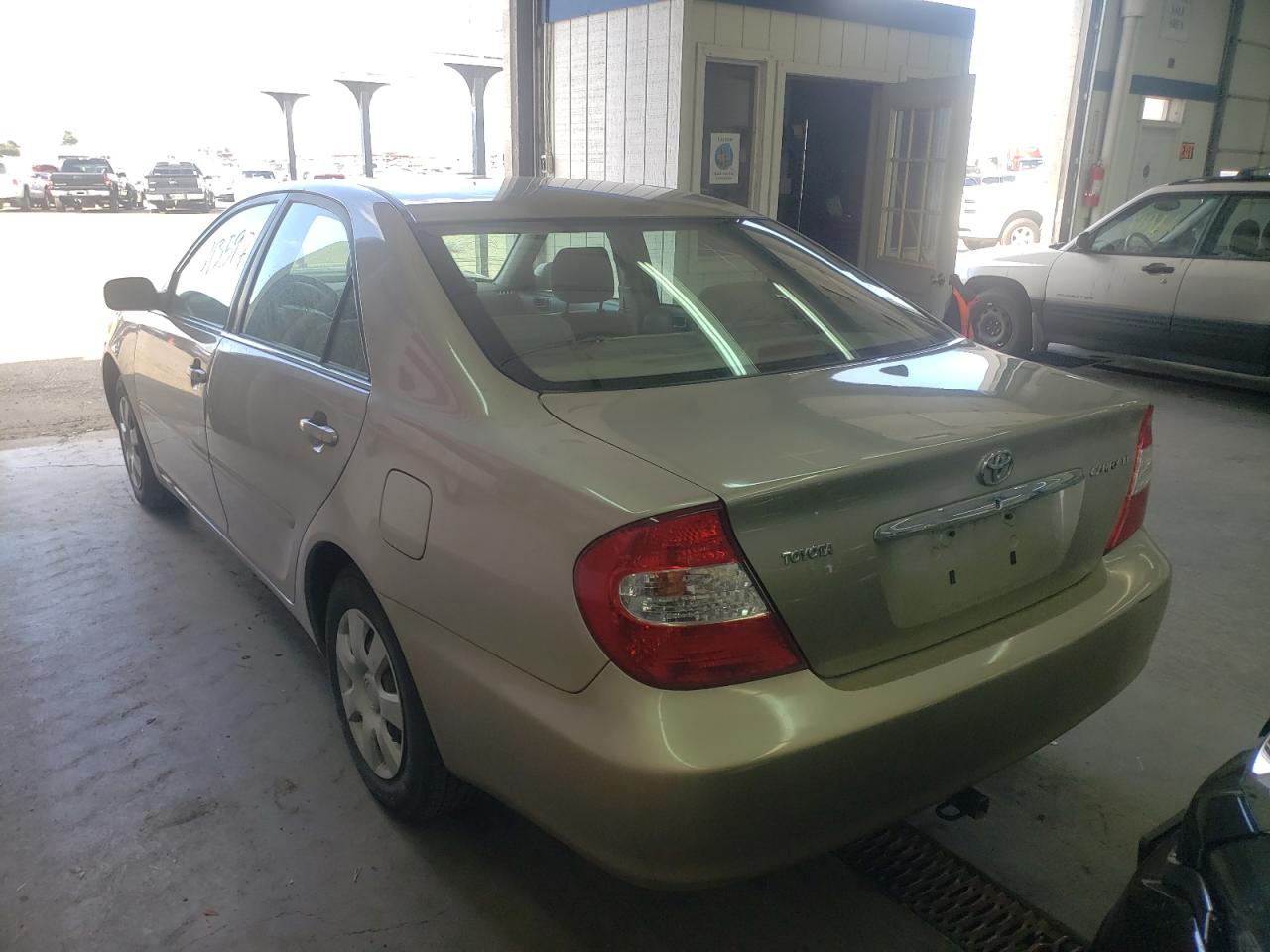 Photo 3 from auction – 2003 TOYOTA CAMRY with VIN JTDBE32K930166015