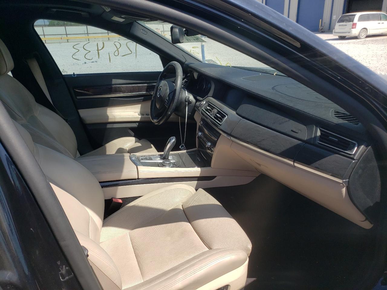 Photo 5 from auction – 2011 BMW 750 I with VIN WBAKA8C59BCY36335