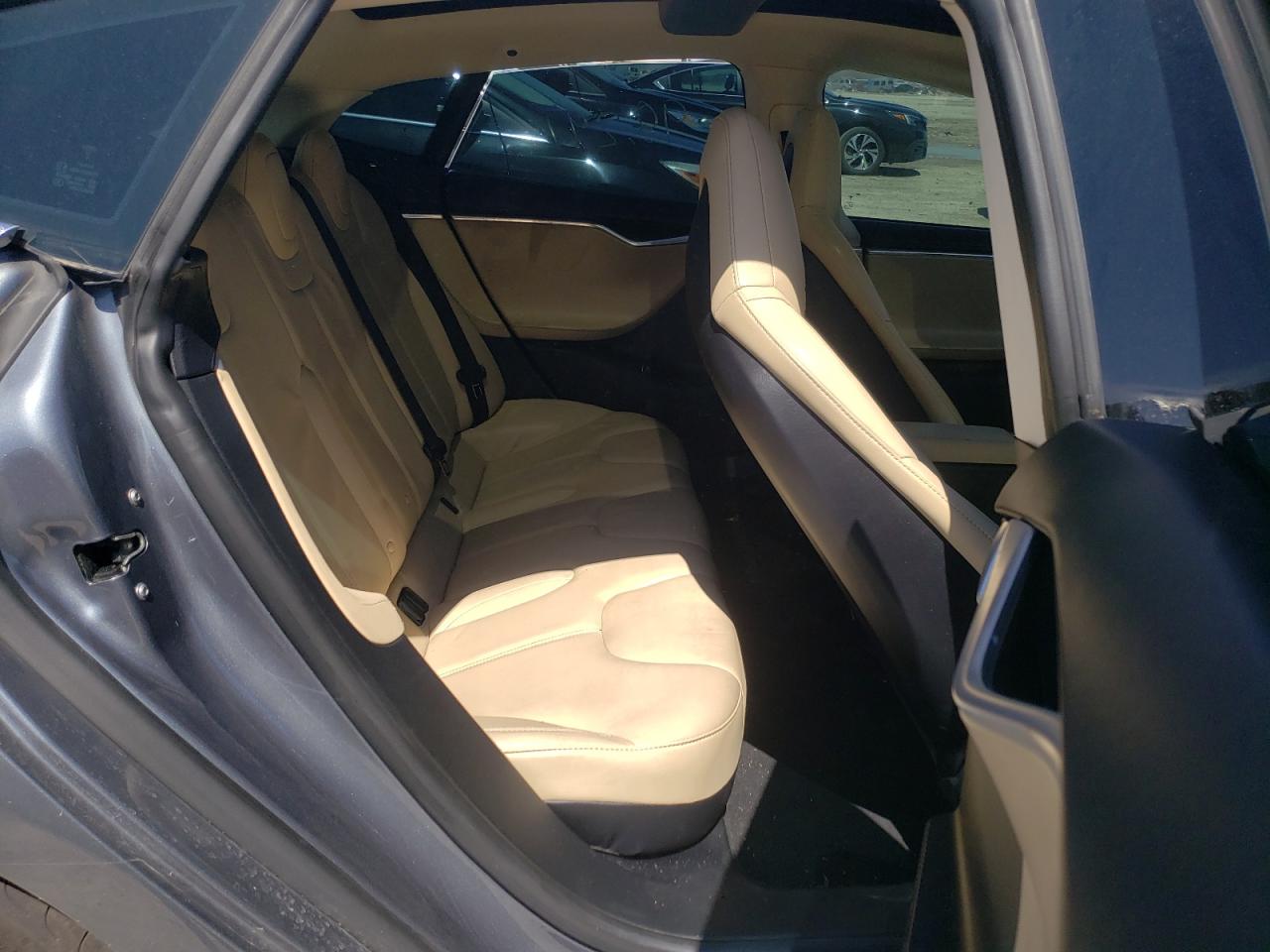 Photo 6 from auction – 2013 TESLA MODEL S with VIN 5YJSA1CN0DFP04399
