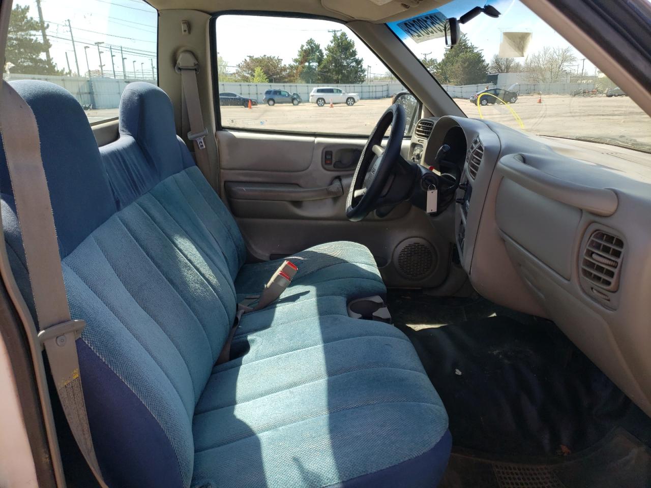 Photo 5 from auction – 2000 GMC SONOMA with VIN 1GTDT14WXYK184425