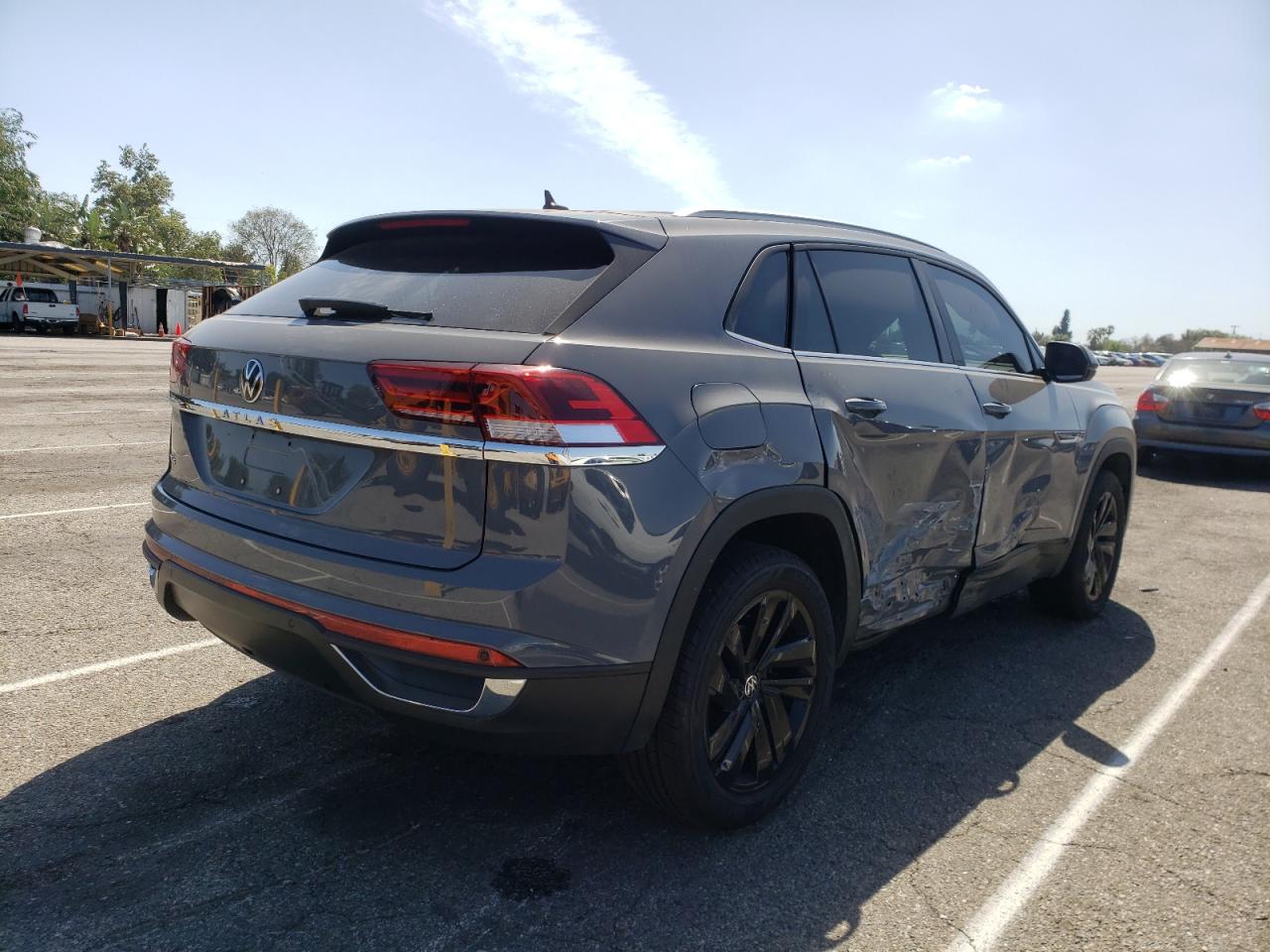 Photo 4 from auction – 2021 VOLKSWAGEN ATLAS CROS with VIN 1V2WE2CA3MC236897
