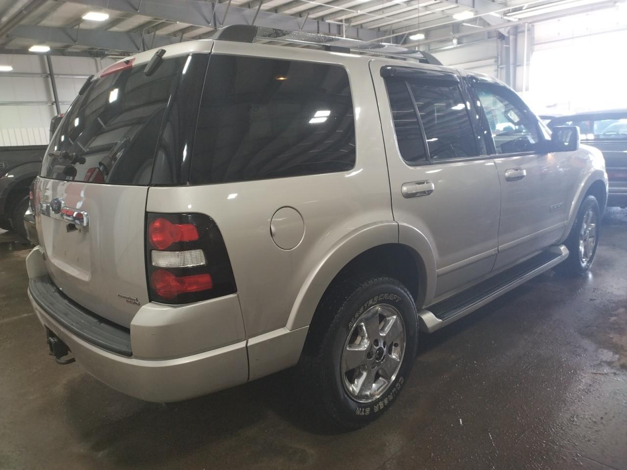 Photo 4 from auction – 2006 FORD EXPLORER L with VIN 1FMEU75E46UA48301