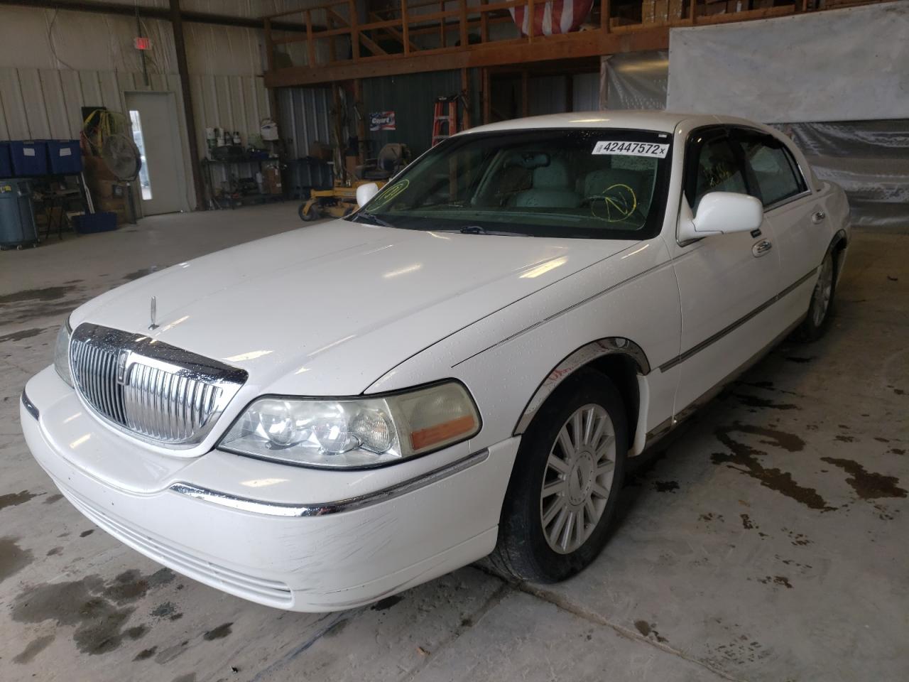 Photo 2 from auction – 2003 LINCOLN TOWN CAR E with VIN 1LNHM81W23Y705232