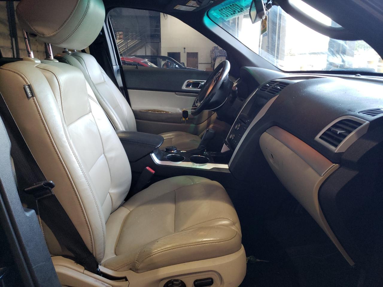 Photo 5 from auction – 2011 FORD EXPLORER X with VIN 1FMHK8D88BGA01642