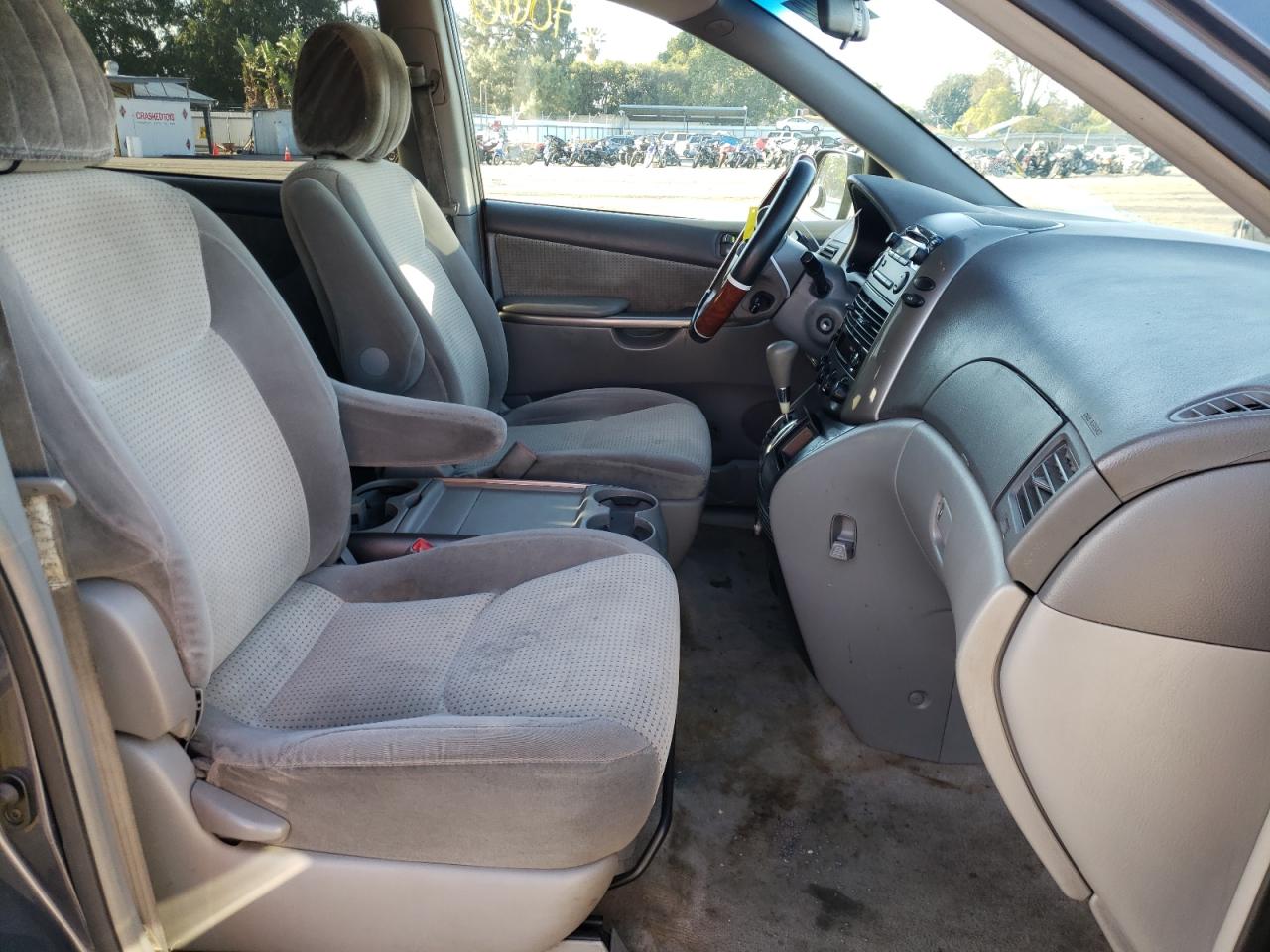 Photo 5 from auction – 2010 TOYOTA SIENNA CE with VIN 5TDKK4CC6AS324830