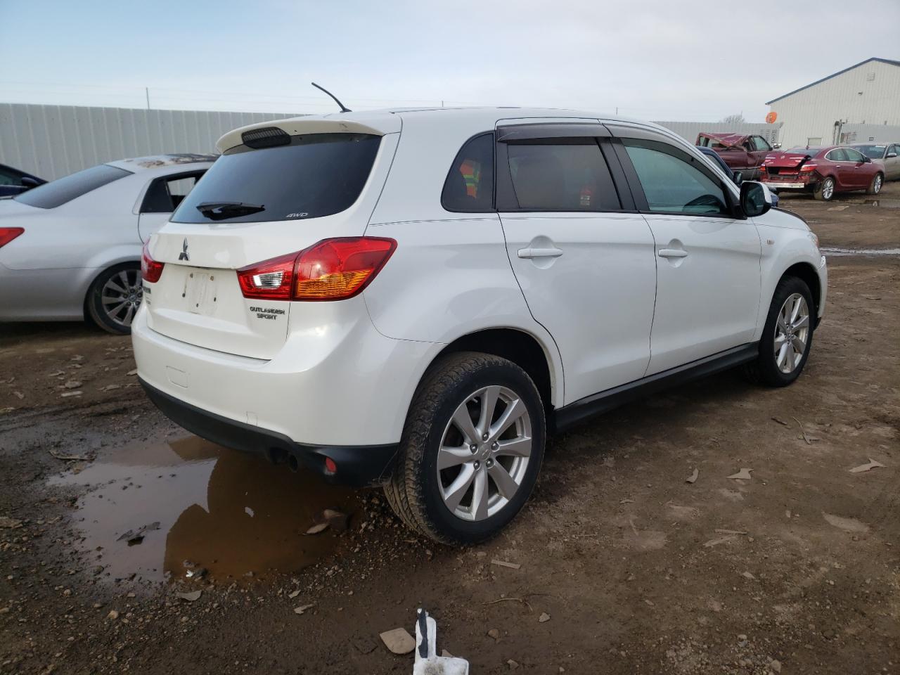 Photo 4 from auction – 2015 MITSUBISHI OUTLANDER with VIN 4A4AR3AU8FE019994