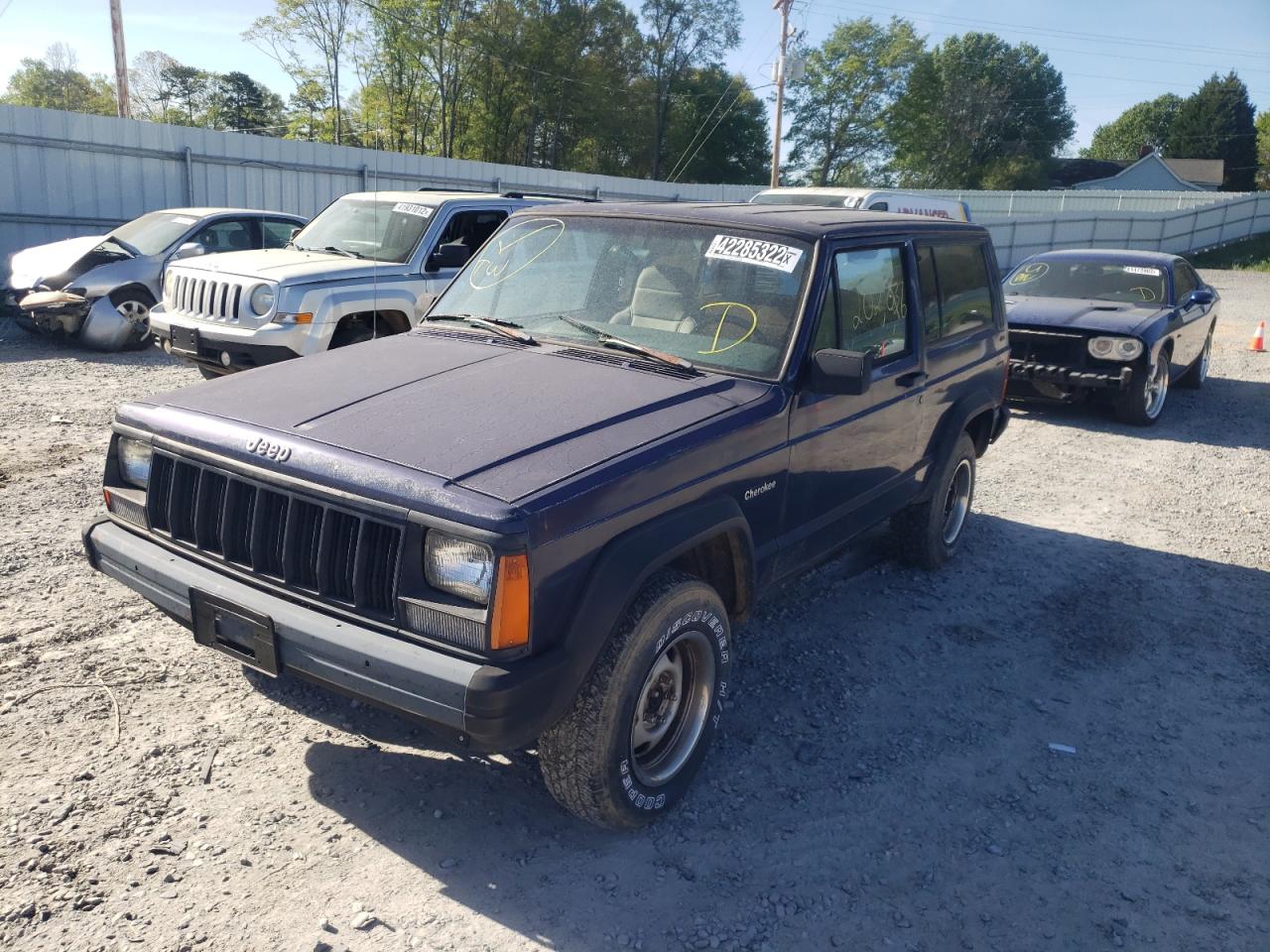 Photo 2 from auction – 1996 JEEP CHEROKEE S with VIN 1J4FJ27S2TL209439