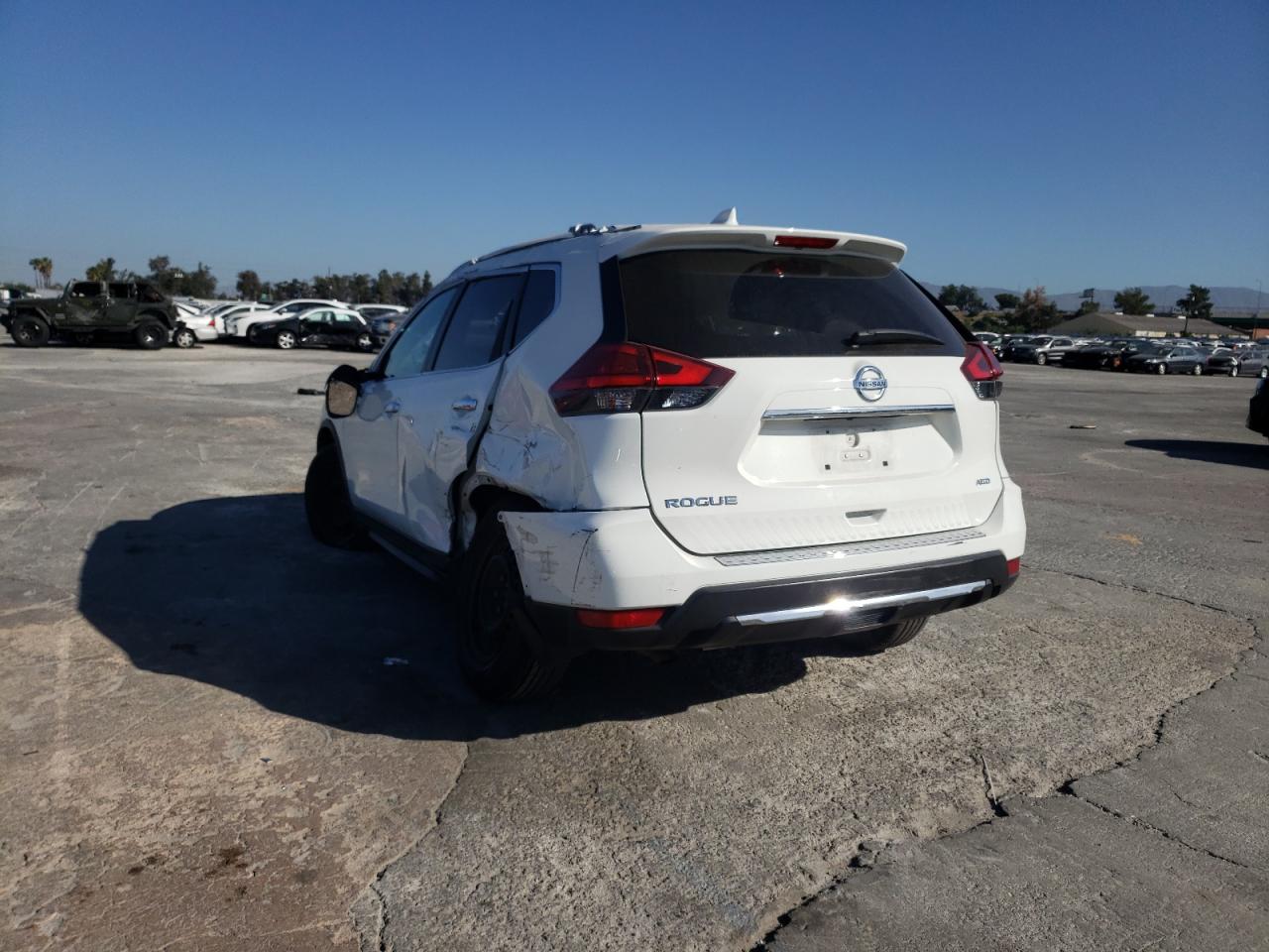 Photo 3 from auction – 2017 NISSAN ROGUE S with VIN KNMAT2MV2HP590931