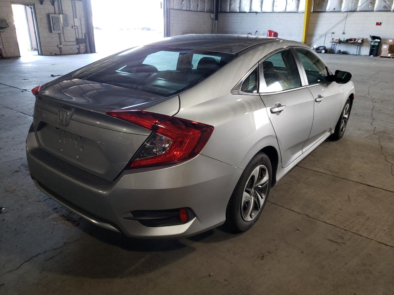 Photo 4 from auction – 2019 HONDA CIVIC LX with VIN 19XFC2F65KE209706