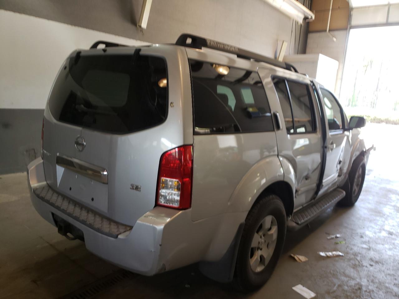 Photo 4 from auction – 2005 NISSAN PATHFINDER with VIN 5N1AR18W75C774384