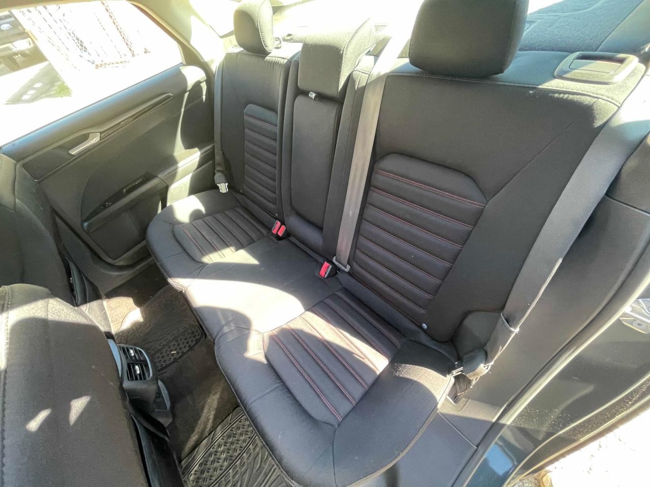 Photo 6 from auction – 2015 FORD FUSION SE with VIN 3FA6P0H74FR295142