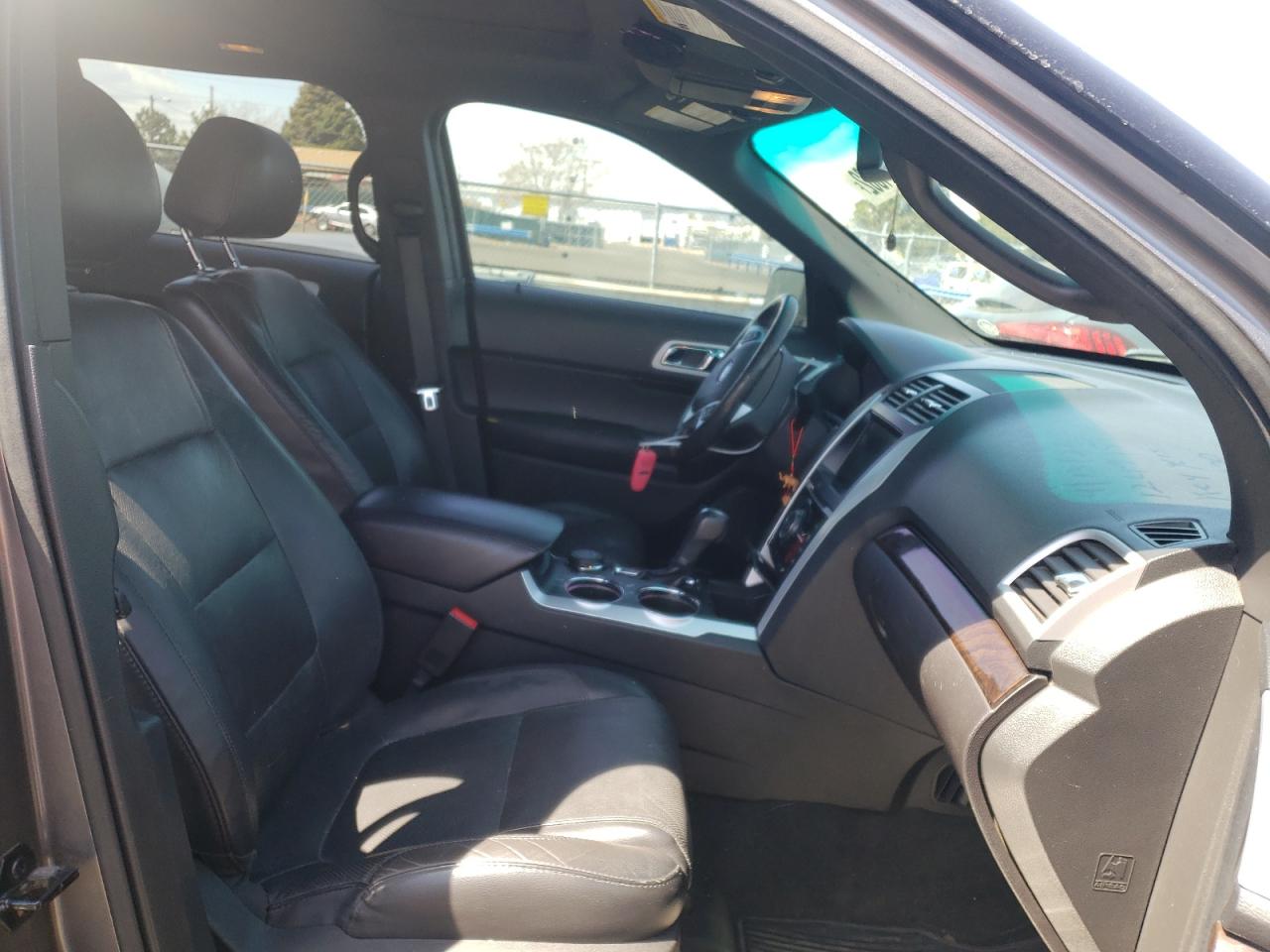 Photo 5 from auction – 2014 FORD EXPLORER L with VIN 1FM5K8F81EGB20170
