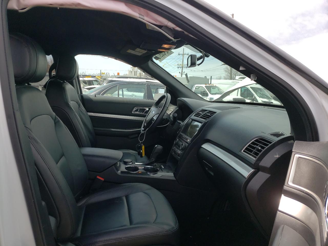 Photo 5 from auction – 2017 FORD EXPLORER X with VIN 1FM5K8D8XHGB89981