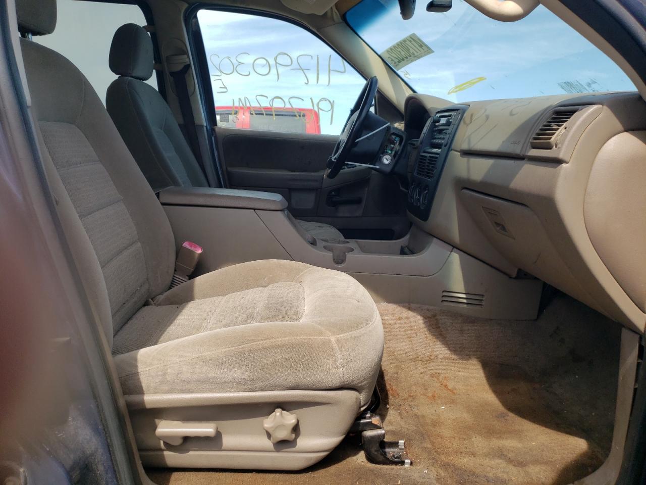 Photo 5 from auction – 2002 FORD EXPLORER X with VIN 1FMZU73K52ZC62589