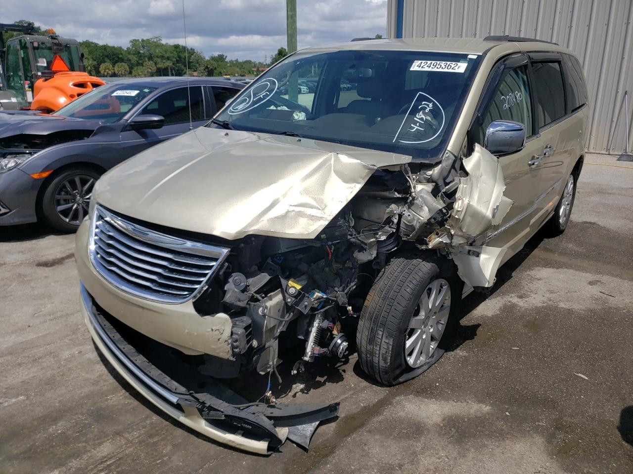 Photo 2 from auction – 2012 CHRYSLER TOWN & COU with VIN 2C4RC1CG7CR136858