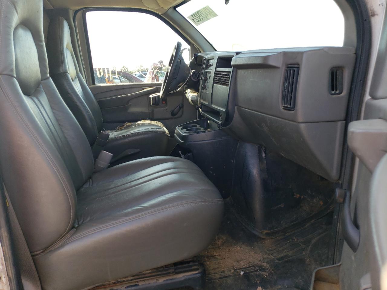 Photo 5 from auction – 2005 CHEVROLET EXPRESS G2 with VIN 1GCGG25V251108213