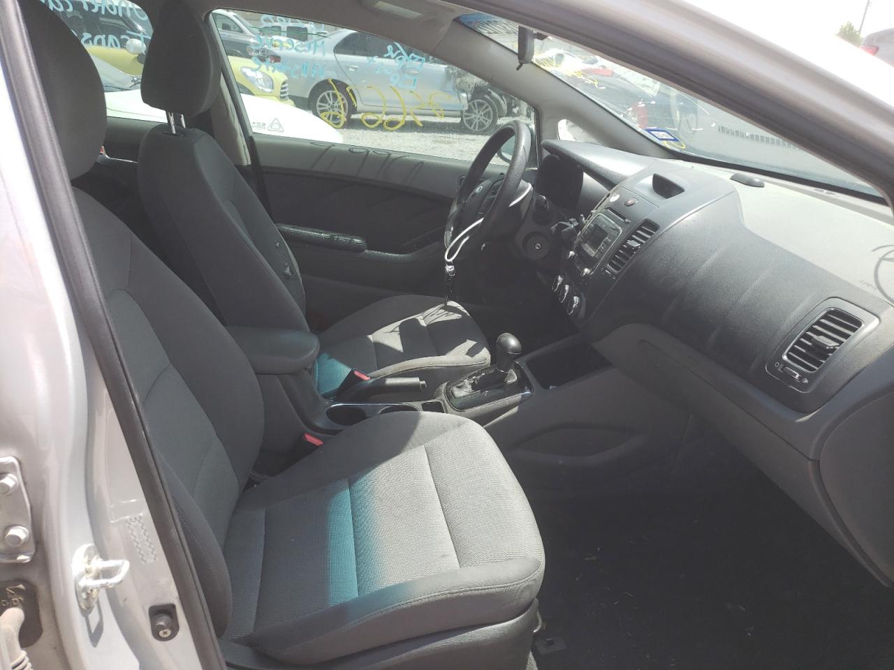 Zdjęcie 5 z aukcji – 2017 KIA FORTE LX z VIN 3KPFK4A78HE068461