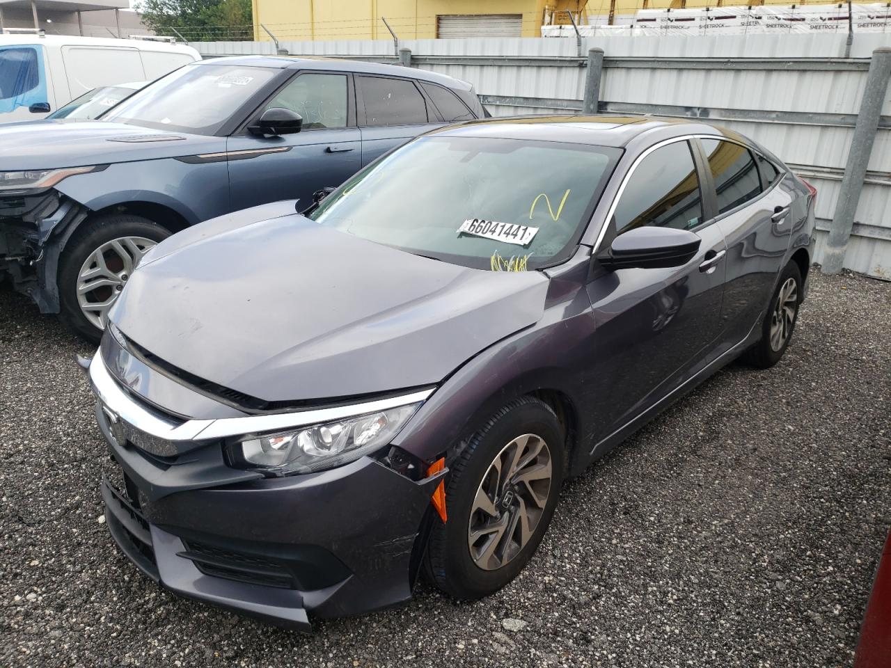 Photo 2 from auction – 2018 HONDA CIVIC EX with VIN 19XFC2F73JE027588