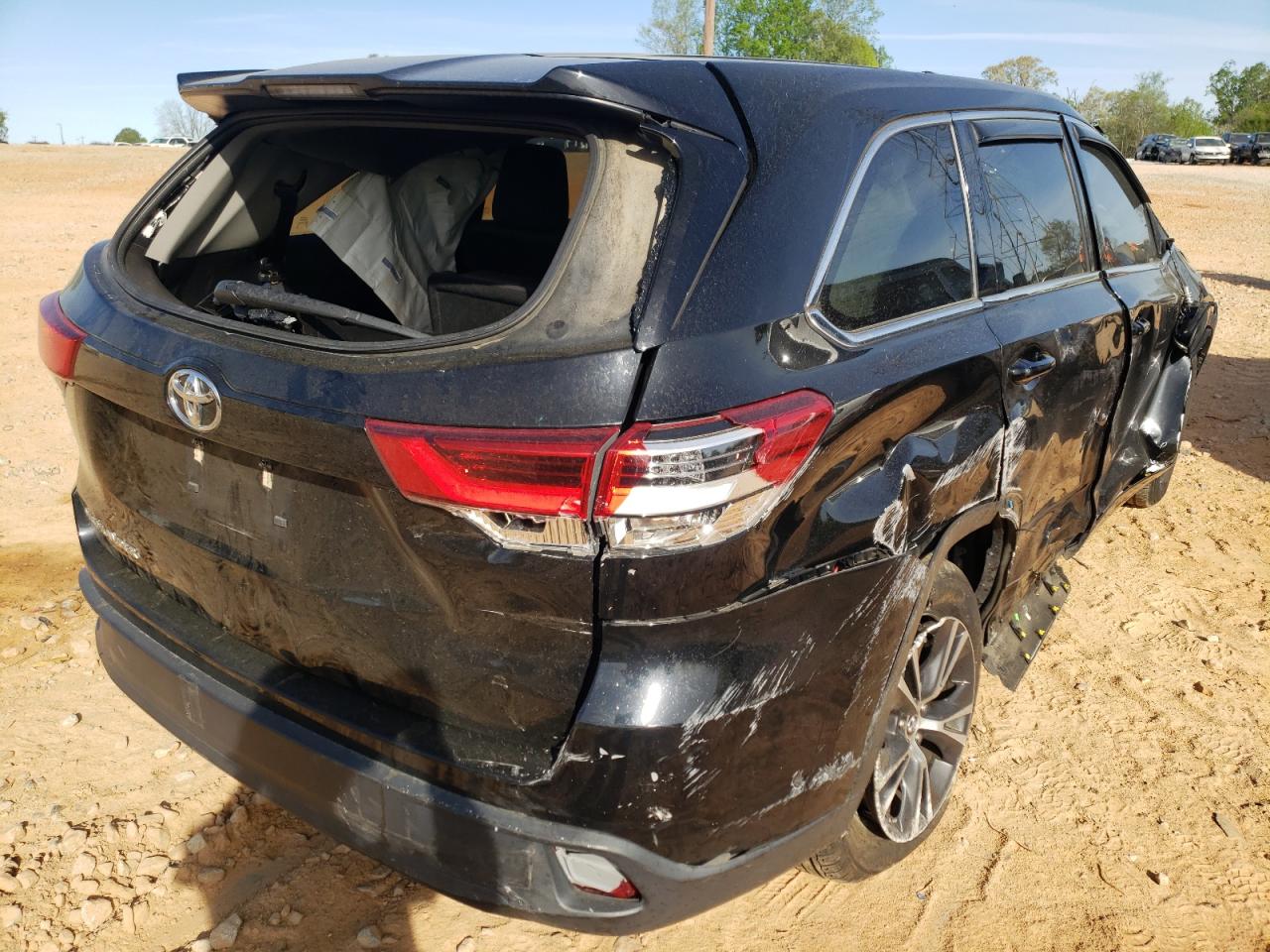 Photo 4 from auction – 2018 TOYOTA HIGHLANDER with VIN 5TDZARFHXJS036086