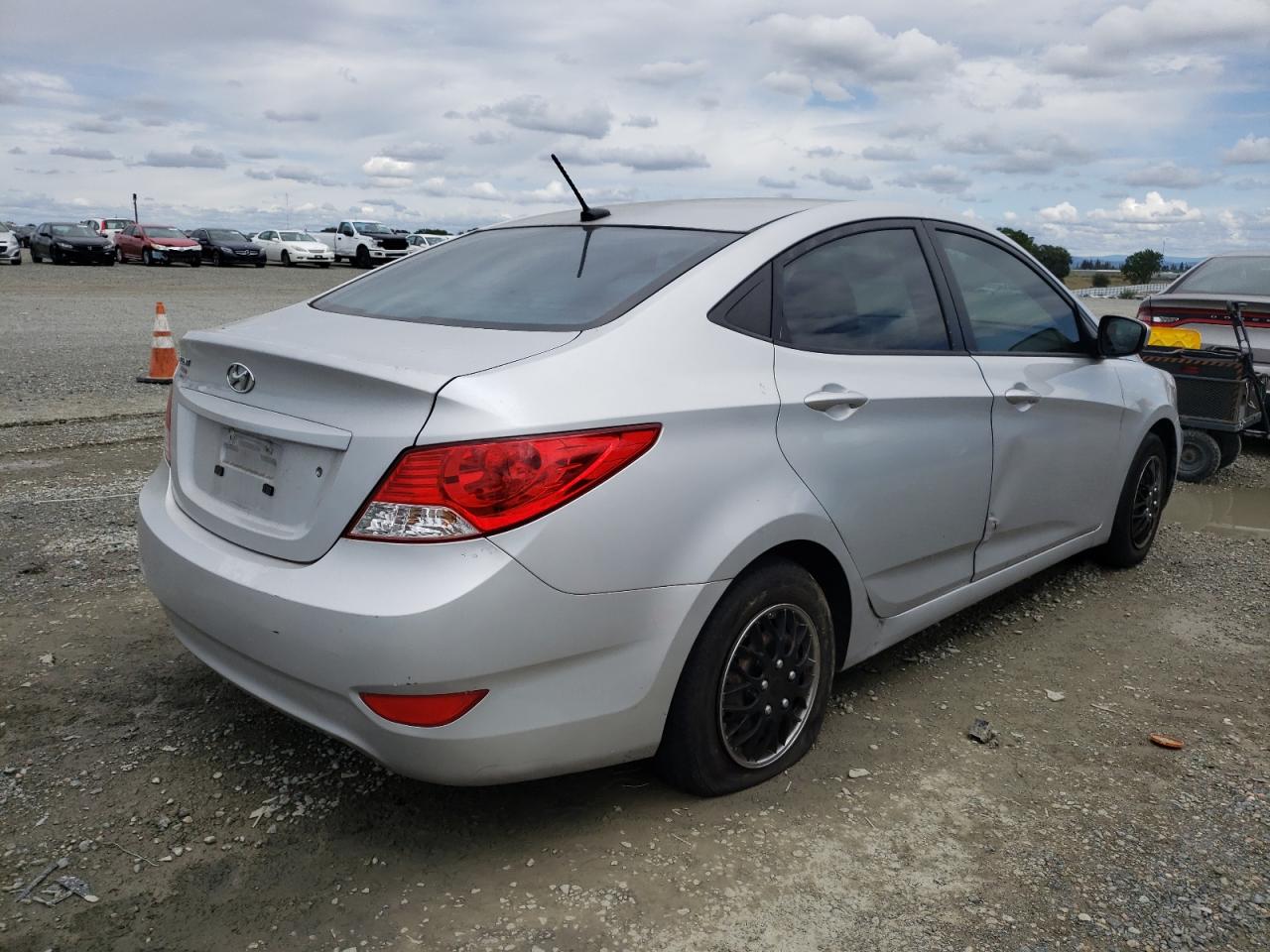 Photo 4 from auction – 2012 HYUNDAI ACCENT GLS with VIN KMHCT4AE1CU183584