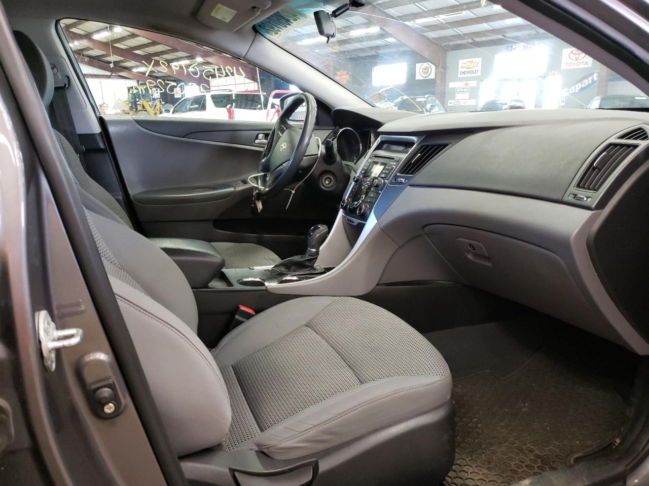 Photo 5 from auction – 2011 HYUNDAI SONATA GLS with VIN 5NPEB4AC1BH036883